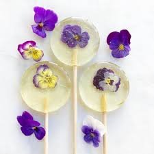 Custom lollipop with flower petals