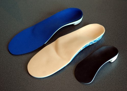 Insole full silicon is super comfortable insole with soft relief zones. It reduces the painful shock waves and lightens the load to feet, knees and the spine. Anatomically designed for better comfort and fitting, it provides even pressure distribution throughout.