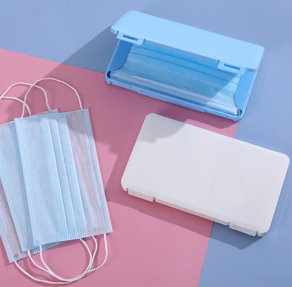 This great mask storage box can hold 5-10 disposable masks or N95 masks. It not only satisfies the student's reserve in the school, but also satisfies the daily surplus of office workers. This box can completely protect your disposable masks from dust and secondary pollution.
