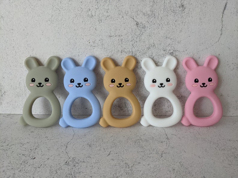 New Custom Baby Toys Animal Teething Teether Silicone Teether Toys for Baby.It is easy grip for little hands and extremely lightweight makes it easy for your baby to grasp, lift and develop their motor skills.